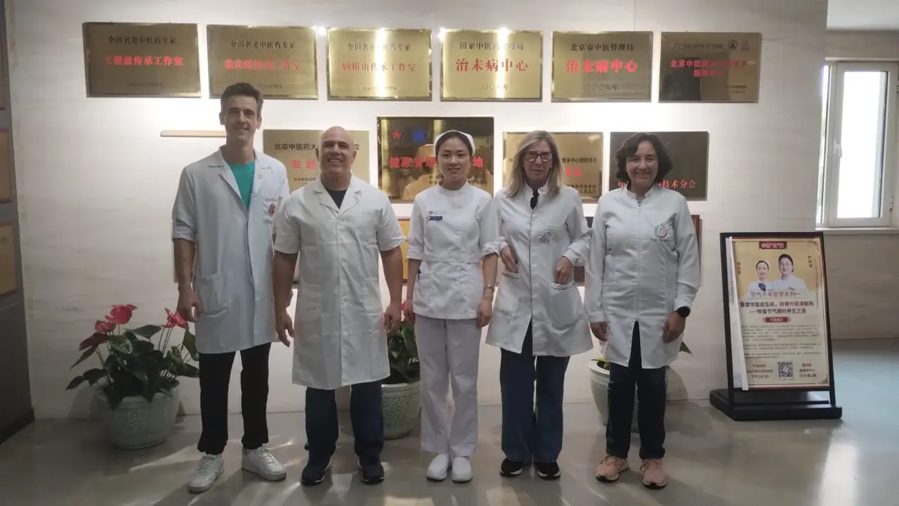 Equipe EPAC com médicos chineses